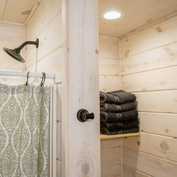 The Winsome Cabin bathroom
