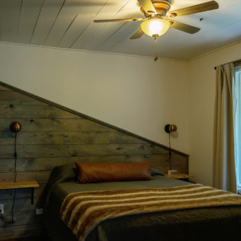 The Winsome Cabin bedroom
