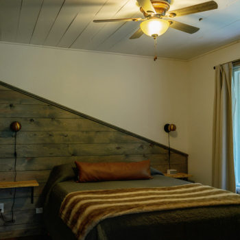 The Winsome Cabin bedroom